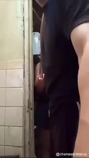 218196