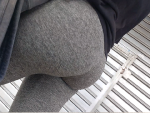 527438